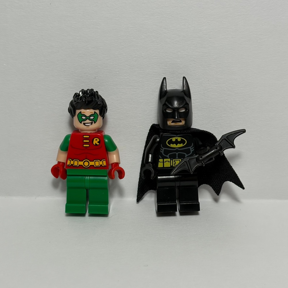 LEGO Minifigures Lot of 2 Batman Movie and Robin DC Super Heroes 76035 sh0200